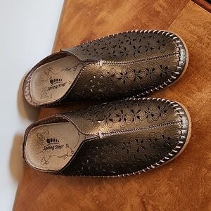 Spring step metallic slide mule